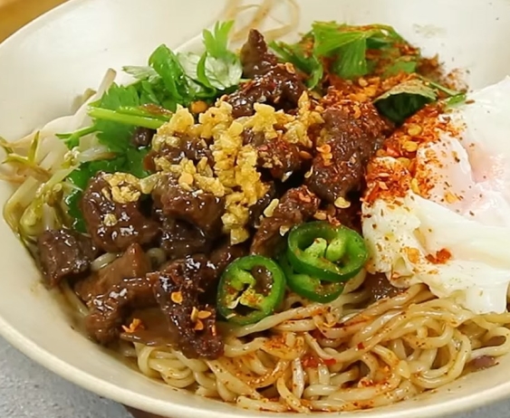 Mì trộn bò